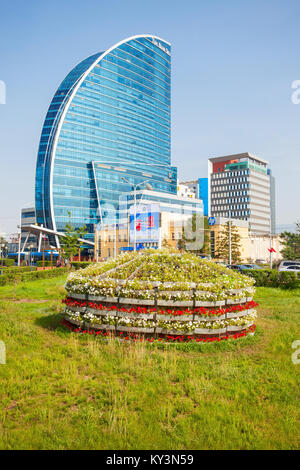 ULAANBAATAR, Mongolei - Juli 12, 2016: Die Blue Sky Tower ist in Ulaanbaatar, Mongolei. Der Wolkenkratzer ist als Büroraum, Konferenzen verwendet, ein Stockfoto