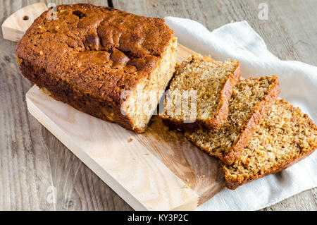 Laib Bananenbrot mit Apple confiture Stockfoto