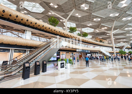 BAKU, Aserbaidschan, 16. SEPTEMBER 2016: Baku Heydar Aliyev International Airport. Es ist eine der sechs internationalen Flughäfen Azerbai Stockfoto