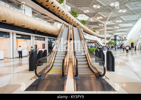 BAKU, Aserbaidschan, 16. SEPTEMBER 2016: Baku Heydar Aliyev International Airport. Es ist eine der sechs internationalen Flughäfen Azerbai Stockfoto