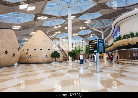 BAKU, Aserbaidschan, 16. SEPTEMBER 2016: Baku Heydar Aliyev International Airport. Es ist eine der sechs internationalen Flughäfen Azerbai Stockfoto