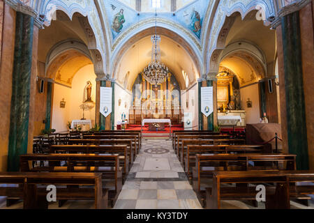 Insel Santorini, Griechenland - 28. Oktober 2016: Die St. Johannes der Täufer Dom ist eine Katholische Kirche in Fira, Santorini in Griechenland Stockfoto