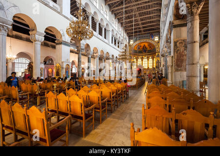 THESSALONIKI, Griechenland - 11. Oktober 2016: Die Kirche des Hl. Demetrius oder Hagios Demetrios Interieur. Es ist das wichtigste Heiligtum gewidmet Saint Demet Stockfoto