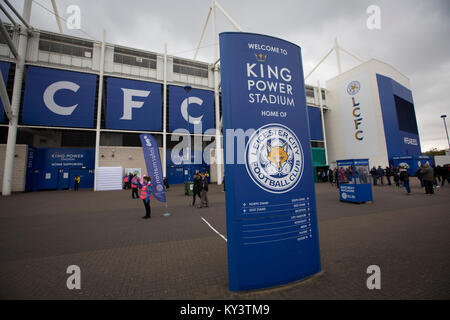 Die King Power Stadion, dargestellt vor dem Leicester City hosted Swansea City in der englischen Premier League Fixtures. in der englischen Stadt Leicester. Leicester City FC waren am Rande des Seins überraschung Gewinner der Englischen Premier League in der Saison 2015-16. An diesem Tag, sie besiegten ihre Besucher durch vier Ziele zu Null bis zu öffnen und acht Punkten Vorsprung an der Spitze der Tabelle. Stockfoto