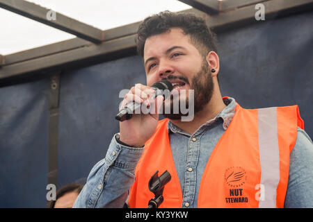 Aland bringt Unterstützung der NUS an der Park Lane Rally, ehe die Flüchtlinge willkommen Hier Marsch durch London. Stockfoto