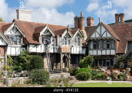 Tudor schließen, Dean Court Road, Rottingdean, East Sussex, England, Vereinigtes Königreich Stockfoto