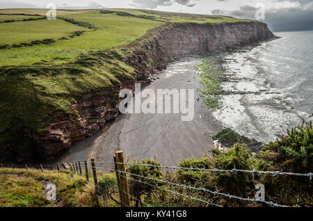 Blick Richtung Strand alkong Irische See, in der Nähe von St. Bienen, Englands von Küste zu Küste Weg, Tag eins Richtung Westen nach Osten. Stockfoto