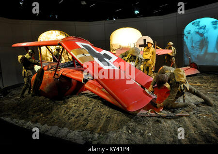 Red Baron crash Szene in einem Ritter des Himmels Diorama in Omaka Aviation Heritage Center Museum, South Island, Neuseeland. Stockfoto