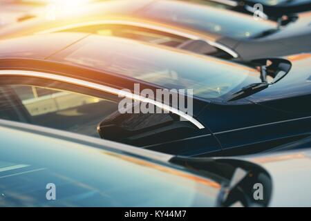 Neue Autohändler Fahrzeuge sofort Lieferbar closeup Foto. Automobilindustrie Thema. Stockfoto