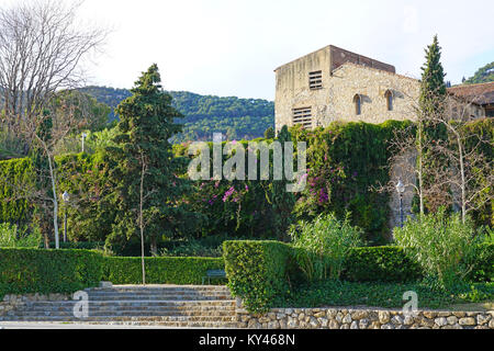 Blick auf das Kloster von Pedralbes, einem gotischen Kloster in Barcelona, Katalonien, Spanien. Es ist jetzt ein Museum. Stockfoto