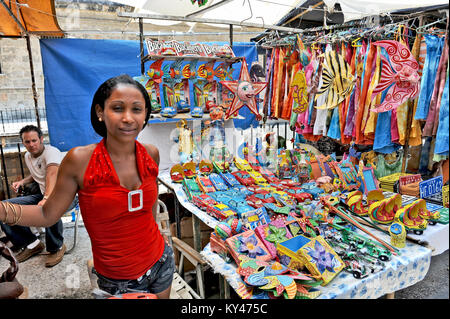 Havanna, Kuba, 6. Mai 2006. Souvenirs zum Verkauf in den wichtigsten Markt in Havanna, am 6. Mai 2006. Die Anbieter der Vermarktung ihrer Produkte. Stockfoto