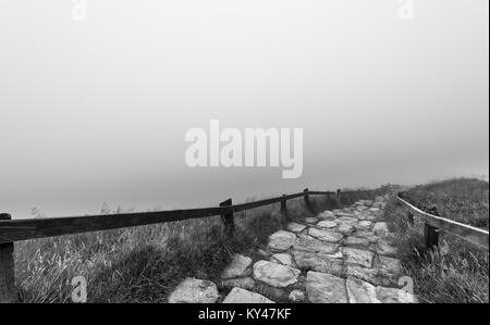 Mam Tor Schritte in den Wolken - Peak District Stockfoto