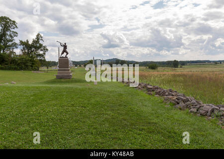 Blick entlang der Steinmauer an der High Water Mark, Friedhof Ridge, Gettysburg National Military Park, Pennsylvania, United States. Stockfoto