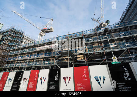 Blick auf die neuen Wohngemeinschaften, Vita Studentin, im Bau an Fountainbridge in Edinburgh, Schottland, Vereinigtes Königreich Stockfoto