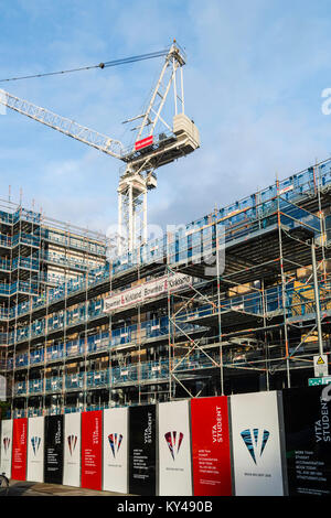 Blick auf die neuen Wohngemeinschaften, Vita Studentin, im Bau an Fountainbridge in Edinburgh, Schottland, Vereinigtes Königreich Stockfoto