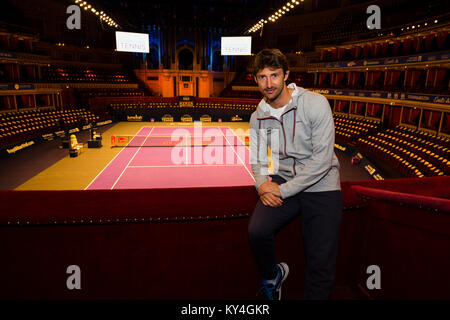 London, Großbritannien. Juan Carlos Ferrero wirft bei einem Fotoshooting der Start der Champions Tennis Turnier in der Royal Albert Hall zu markieren. Stockfoto