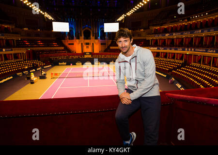 London, Großbritannien. Juan Carlos Ferrero wirft bei einem Fotoshooting der Start der Champions Tennis Turnier in der Royal Albert Hall zu markieren. Stockfoto