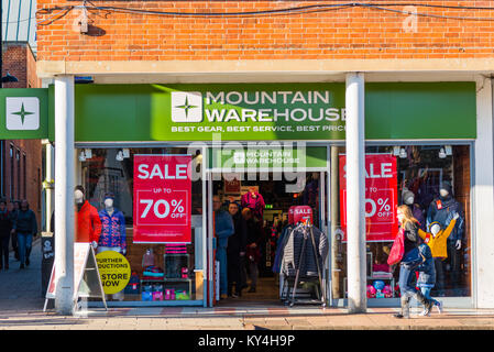 Mountain Warehouse storefront in Bury St. Edmunds, Suffolk, England, UK. Stockfoto