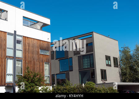Modernes Apartment Häuser mit Beton und Holz- Fassade in Berlin gesehen, Deutschland Stockfoto