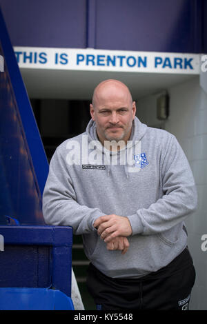 Gary Gehirn, Manager der Tranmere Rovers, dargestellt an der Football Club Prenton Park Stadion. Gehirn wurde zum Manager der Club im Sommer 2015, nach dem Abstieg in die National League. Die Rover hatten die Mitglieder der Fußball-Liga von 1921 bis zu ihrer Degradierung zum fünften England's Tier. Stockfoto