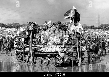 Ein Tank auf dem Glastonbury Festival 1998, würdig, farm, Pilton, Somerset, Vereinigtes Königreich. Stockfoto