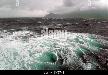 Seegang während Sturm in der Magellanstraße, Chile, mit dem Kreuzfahrtschiff Norwegian Sun. Stockfoto