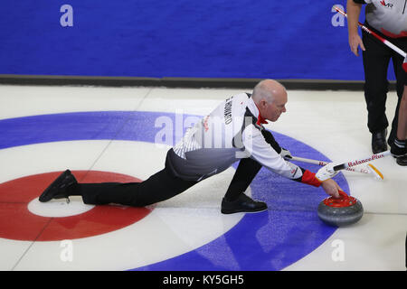 London, Ontario, Kanada, Jan 12 2018 Western Fair Sports Complex Glenn Howard von Team Kanada fegte die drei - das Spiel Serie von Amerika Herausforderung gegen Brasilianer Marcelo Mello heute an die 2018 Continental C mit 6-3 gewinnen. Kanada verdient jetzt einen Punkt in der 2018 Weltweit Männer-WM im kommenden Frühjahr in Las Vegas. Lukas Durda/Alamy leben Nachrichten Stockfoto