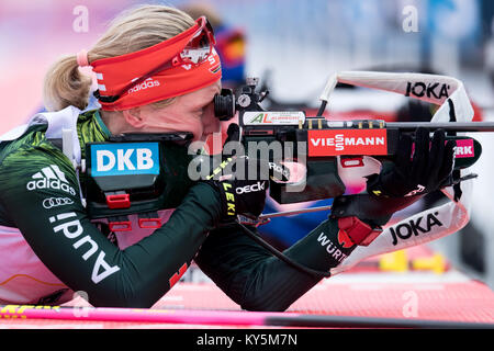 Ruhpolding, Deutschland. 13 Jan, 2018. Deutschlands Franziska Hildebrand in Aktion am Schießstand des Relais des Biathlon Weltcup Frauen (4 x 6 km) in Ruhpolding, Deutschland, 13. Januar 2018. Credit: Sven Hoppe/dpa/Alamy leben Nachrichten Stockfoto