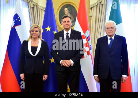 BRDO pri Kranju, Slowenien. 13. Januar, 2018. Der kroatische Präsident Kolinda Grabar-Kitarovic (L), Präsident von Italien Sergio Mattarella (R) und Präsident von Slowenien, Borut Pahor (C), die der feierlichen Mittagessen für die Präsidenten der Nachbarländer gehostet werden. Credit: Matic Štojs/Alamy leben Nachrichten Stockfoto