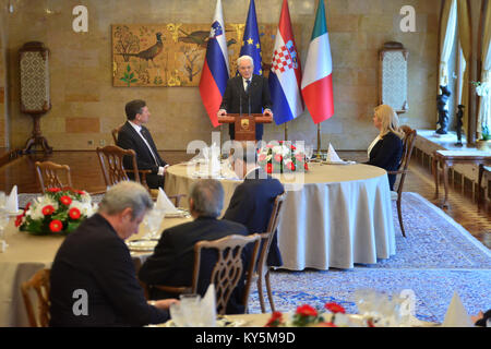 BRDO pri Kranju, Slowenien. 13 Jan, 2018. Rede des Präsidenten der Italienischen Republik, Sergio Mattarella bei der feierlichen Mittagessen für die Präsidenten der Nachbarländer, bewirtet von slowenischen Präsidenten Borut Pahor. Credit: Matic Štojs/Alamy leben Nachrichten Stockfoto