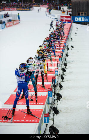 Ruhpolding, Deutschland. 13 Jan, 2018. Deutschland, Ruhpolding - Januar 13, 2017. Die Biathleten Line up für Aufnahmen während der Frauen 4x6 km Staffel Wettbewerb an der BMW IBU Weltcup Biathlon in Ruhpolding. (Foto: Gonzales Foto/Alamy leben Nachrichten Stockfoto