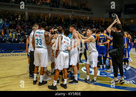 Moskau, Russland. 12 Jan, 2018. Spieler von Real Madrid feiern Sieg während der 2017/2018 Turkish Airlines EuroLeague Saison Runde 17 Spiel zwischen Khimki Moskau und Real Madrid im Arena Mytishchi. Credit: Nicholas Müller/SOPA/ZUMA Draht/Alamy leben Nachrichten Stockfoto