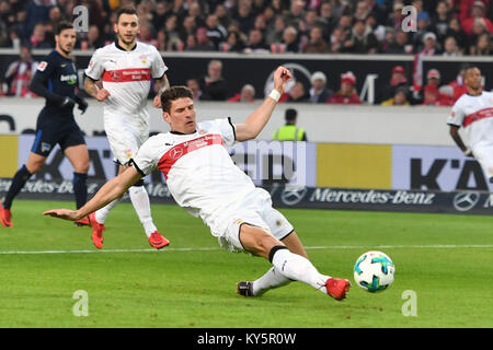 Goalchance Mario GOMEZ (VFB Stuttgart), Strafraumszene, Aktion, Einzelaktion, Einzelbild, Freisteller, Ganzkoerperaufnahme, ganze Figur. Fussball 1. 1. Fussballbundesliga, 18. Spieltag, Spieltag 18, VFB Stuttgart-Hertha BSC 1-0, am 13.01.2018 in Stuttgart/Deutschland. MERCEDES BENZ ARENA. | Verwendung weltweit Stockfoto