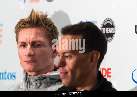 Adelaide, South Australia, Australien. 13 Jan, 2018. Andre Greipel (L) und Richie Porte bei Media Konferenz für die Tour Down Under, Australien am 13. Januar 2018 Credit: Gary Francis/ZUMA Draht/Alamy leben Nachrichten Stockfoto