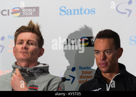 Adelaide, South Australia, Australien. 13 Jan, 2018. Andre Greipel (L) und Richie Porte bei Media Konferenz für die Tour Down Under, Australien am 13. Januar 2018 Credit: Gary Francis/ZUMA Draht/Alamy leben Nachrichten Stockfoto