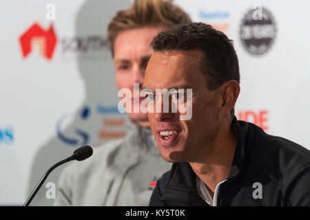 Adelaide, South Australia, Australien. 13 Jan, 2018. Andre Greipel (L) und Richie Porte bei Media Konferenz für die Tour Down Under, Australien am 13. Januar 2018 Credit: Gary Francis/ZUMA Draht/Alamy leben Nachrichten Stockfoto