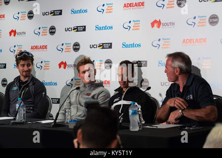 Adelaide, South Australia, Australien. 13 Jan, 2018. Peter Sagan (L), Andre Greipel (Lotto Soudal, Richie Porte (BMC Racing Team). - Santos Tour Down Under Race Director Mike Turtur bei Media Konferenz für die Tour Down Under, Australien am 13. Januar 2018 Credit: Gary Francis/ZUMA Draht/Alamy leben Nachrichten Stockfoto