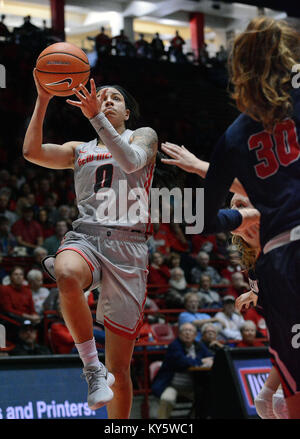 Albuquerque, NM, USA. 13 Jan, 2018. Der UNM #0 Cherise Beynon nimmt den Ball auf die Hoop in ihrem Spiel am Samstag Nachmittag in der Grube. Samstag, 13, 2018. Quelle: Jim Thompson/Albuquerque Journal/ZUMA Draht/Alamy leben Nachrichten Stockfoto