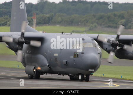 88-2102, eine Lockheed Hercules HC-130N (Combat König), die von der United States Air Force betrieben, am Flughafen Prestwick, Ayrshire. Stockfoto