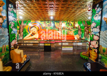 MIHINTALE, SRI LANKA - 11. FEBRUAR 2017: Temple inside Maha Stupa oder Maha Seya in der antiken Stadt in der Nähe von Anuradhapura Mihintale, Sri Lanka Stockfoto