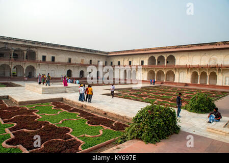 FORT, Agra, Indien - NOVEMBER, 2017: Angoori Bagh Stockfoto