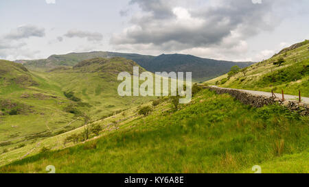 Snowdonia Landschaft auf der Straße zwischen Capel Curig und Beddgelert, mit dem Tal des Flusses Glaslyn, Gwynedd, Wales, Großbritannien Stockfoto