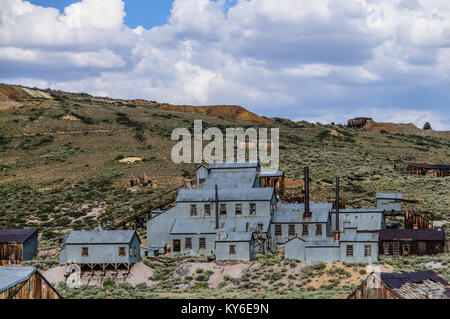 Stempel Mühle in die Kalifornische Geisterstadt Bodie ruiniert. Bodie ist eine der am besten erhaltenen Geisterstädte in Amerika und wurde während der califor gegründet Stockfoto