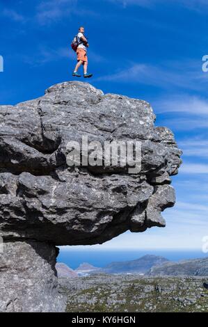 Erkunden Felsformationen auf Tafelberg im Table Mountain National Park, Western Cape, Kapstadt, Südafrika Stockfoto