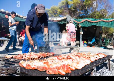 Kochen eine Strand-BBQ-Fest in Langebaan, West Coast, ein traditionelles Sommer Südafrikanischen kulturellen Aktivitäten Stockfoto