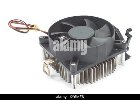 Cpu-Kühler mit Kühlkörper auf weißem Hintergrund Stockfoto