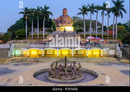 Nacht der Grossen buddhistischen Statue in changhua Stockfoto