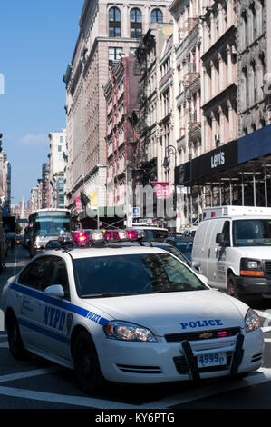 Polizei Auto un-Broadway Street in der Nähe von Tribeca. Manhattan New York USA Stockfoto