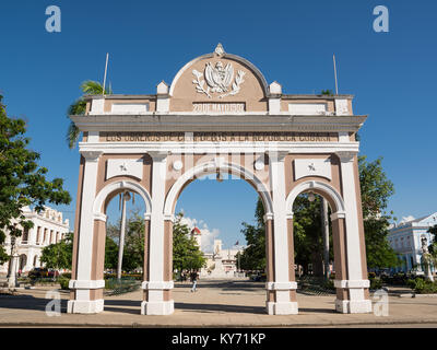 Cienfuegos, Kuba - Dezember 7, 2017: Triumphbogen auf dem Platz von Cienfuegos Stockfoto