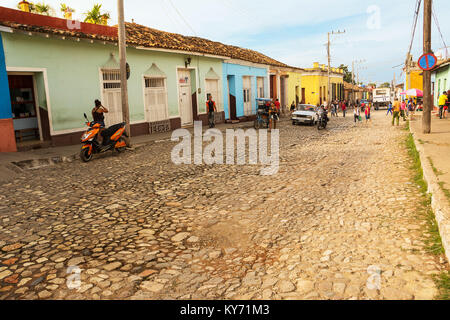 Trinidad, Kuba - 8. Dezember 2017: Das wahre Leben auf der Straße von Trinidad am Morgen Stockfoto